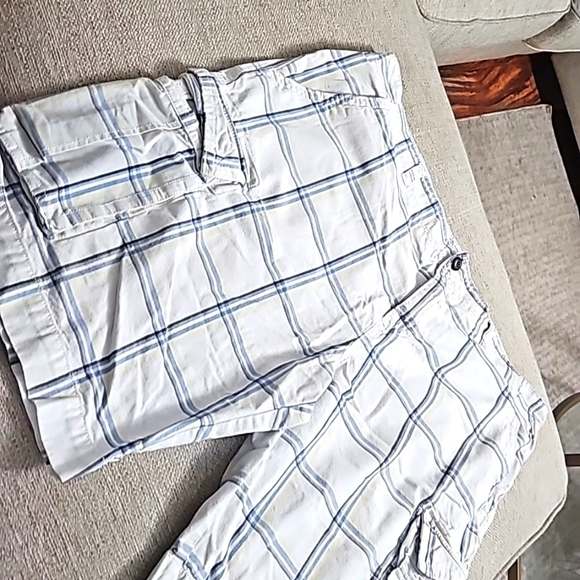 Old Navy Cargo Shorts men's Butterscotch color sz 40 - Picture 8 of 11